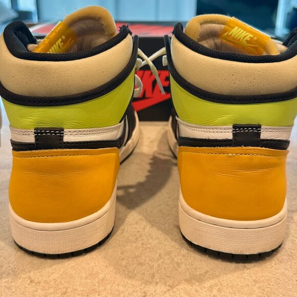 Size 10 - Jordan 1 Retro High OG Volt, 555088 118 -Preowned Good Conition w/ Box - Picture 5 of 10
